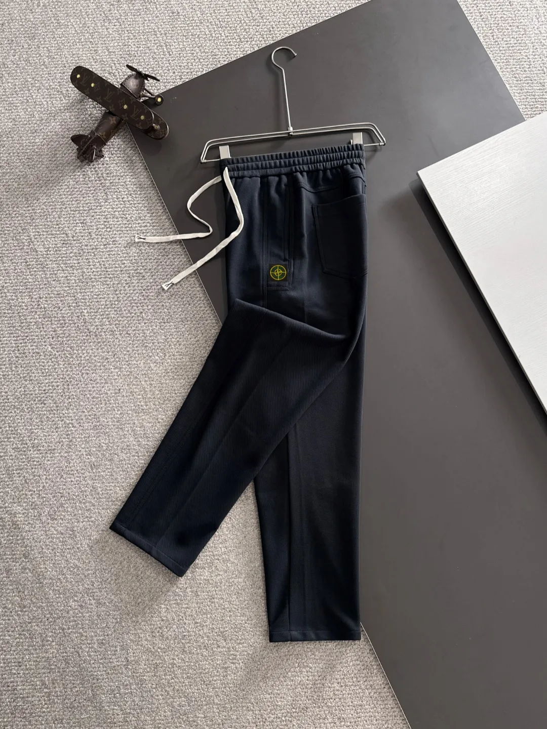 Next day shipment P360 2025 new autumn elastic band casual pants, thick custom-made fabrics, high breathability and comfort, impeccable details, brand element design concept, reflecting high quality. It feels delicate and soft! It presents a casual cut and the upper body shape is great! Size: M-4XL